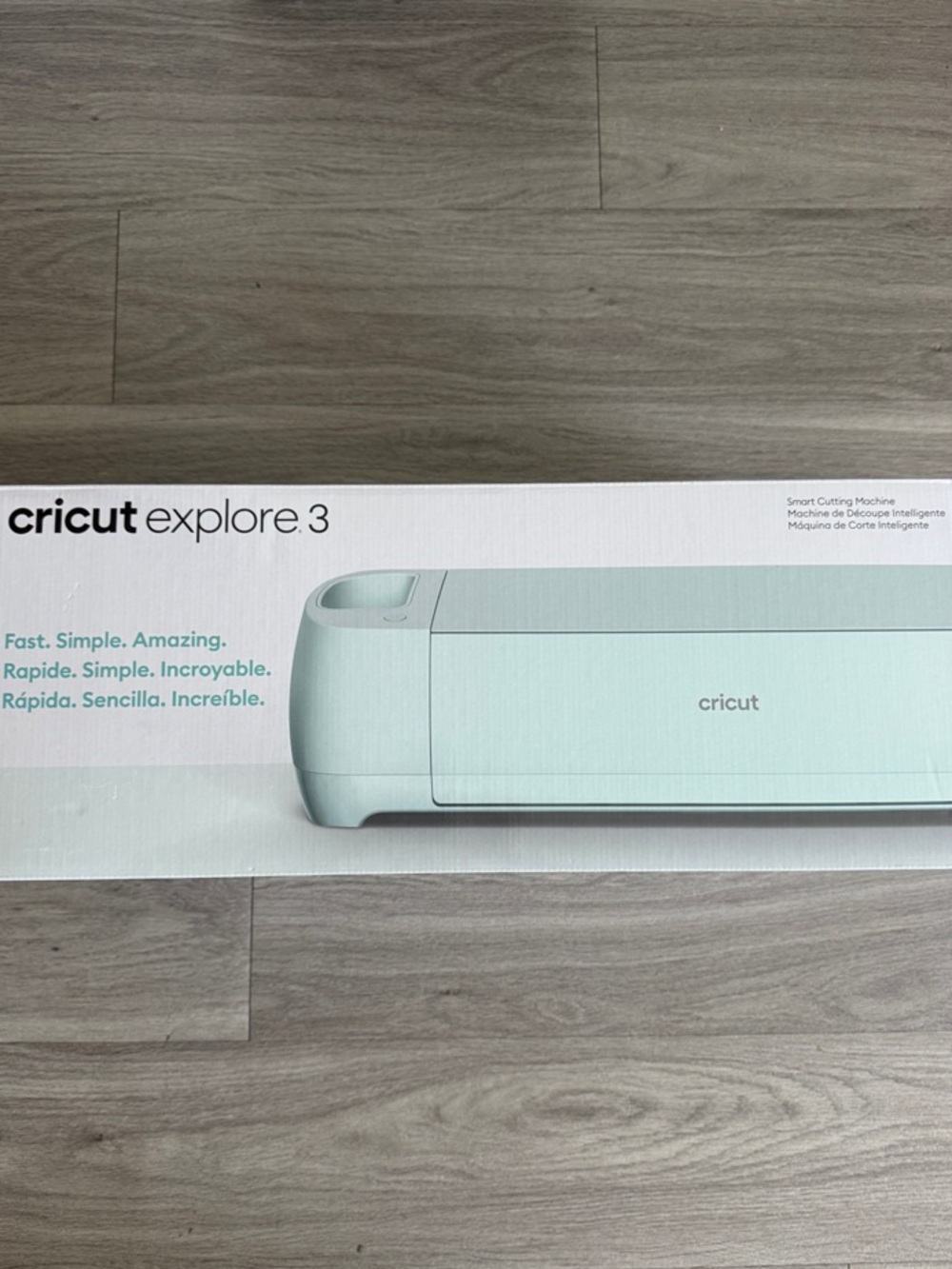 Cricut Explore 3 Craft Cutting Machine (+ tools, markers, and mats) - Mint Green